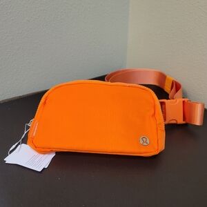 Lululemon fanny pack brand new